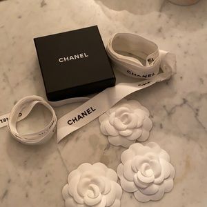 Chanel box,  3 camillas thick and thin ribbon